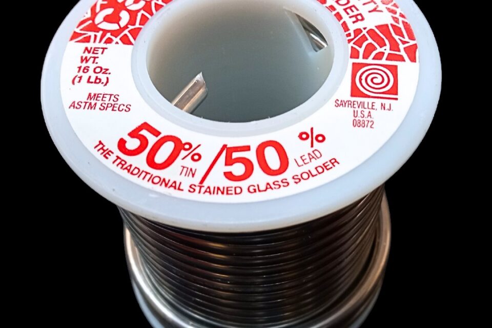 Котушка припою з етикеткою «50% tin / 50% lead» — склад, еквівалентний марці ПОС 50.